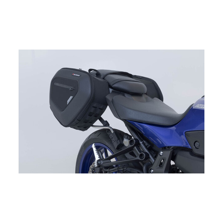 ZESTAW SAKW PRO BLAZE H I STELAŻY SW-MOTECH YAMAHA MT-07 (20-24) BLACK