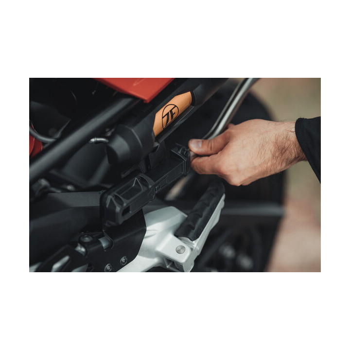 ZESTAW SAKW PRO BLAZE H I STELAŻY SW-MOTECH TRIUMPH STREET TRIPLE 675/R (12-16) BLACK