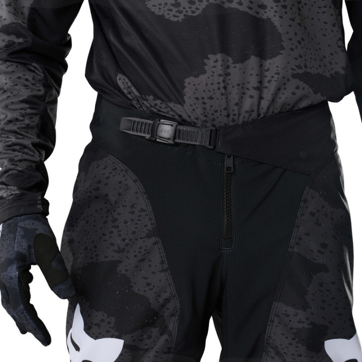 SPODNIE MOTOCYKLOWE FOX 180 BNKR BLACK CAMO