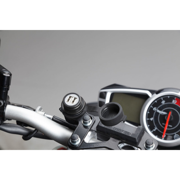 GNIAZDO ZAPALNICZKI Z PODWÓJNYM PORTEM USB 12V SW-MOTECH