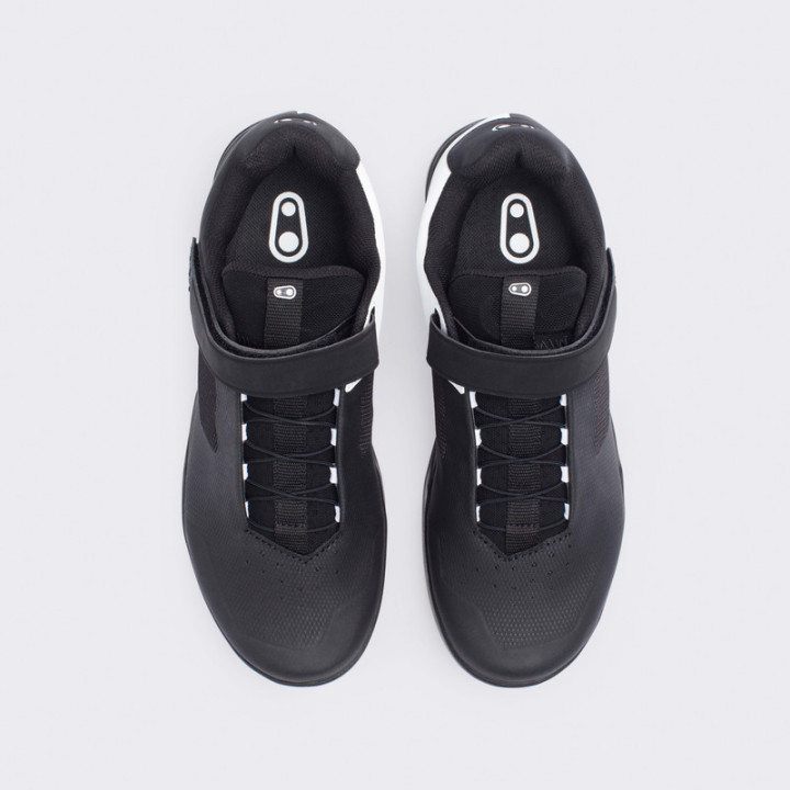 BUTY CRANKBROTHERS MALLET SPEEDLACE BLACK/WHITE - BLACK OUTSOLE